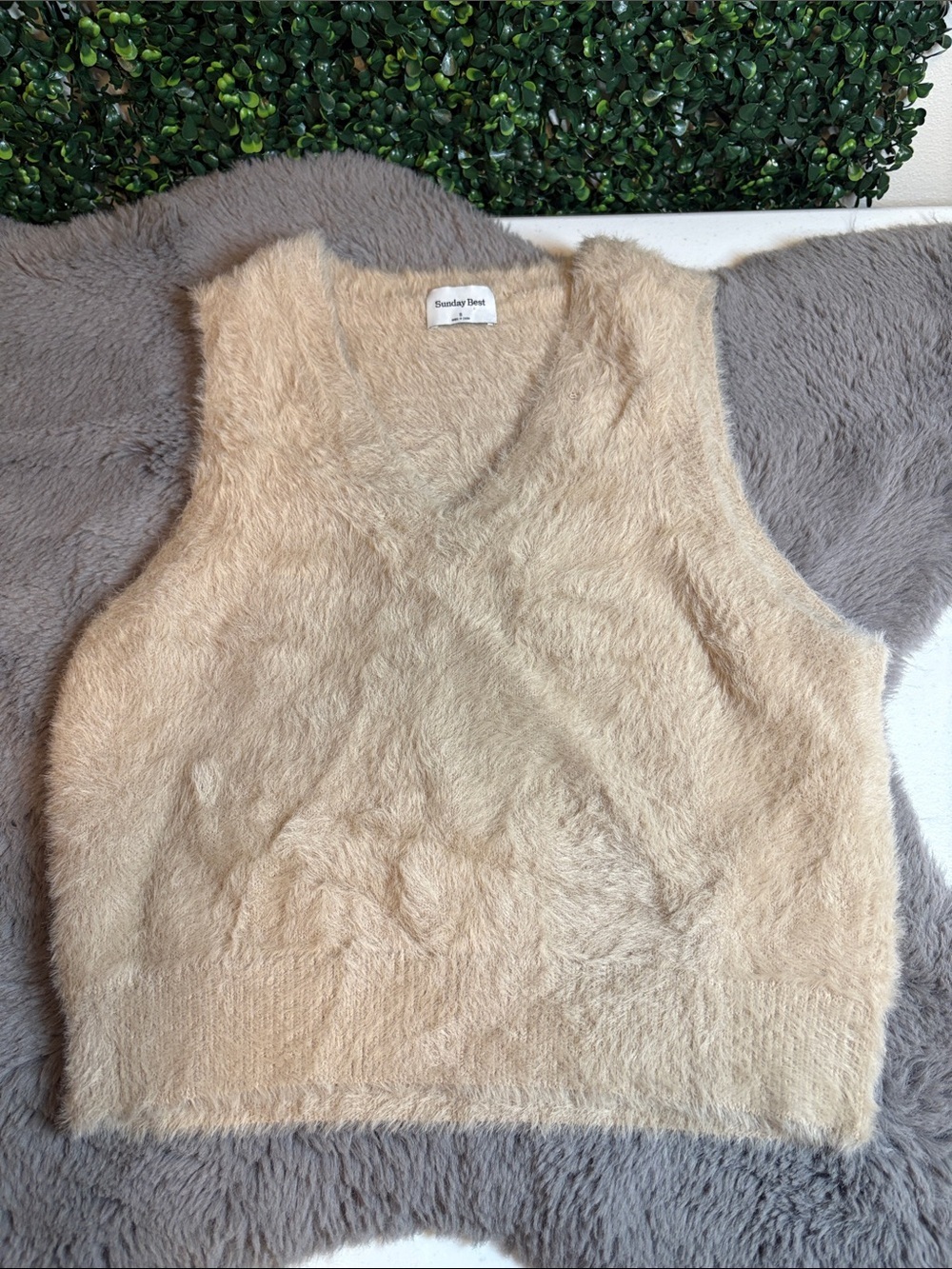 Sunday Best Cream Fuzzy V-Neck Knit Vest Size Small